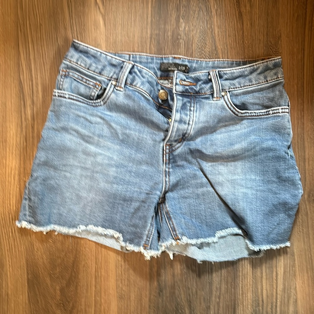 Prana Buxtom short